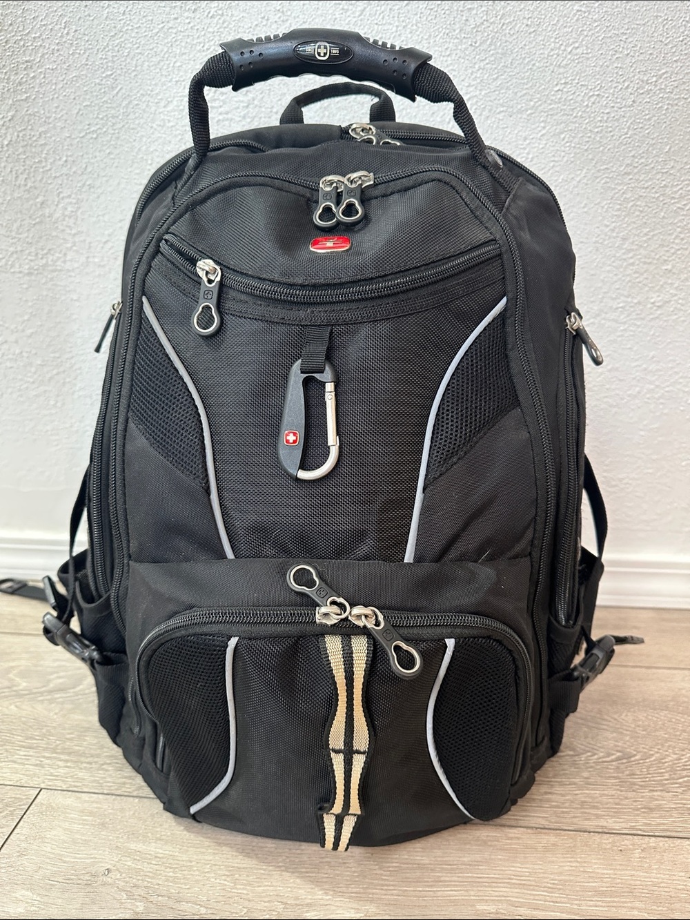 SwissGear 1900 ScanSmary TSA Backpack - Picture 2 of 11